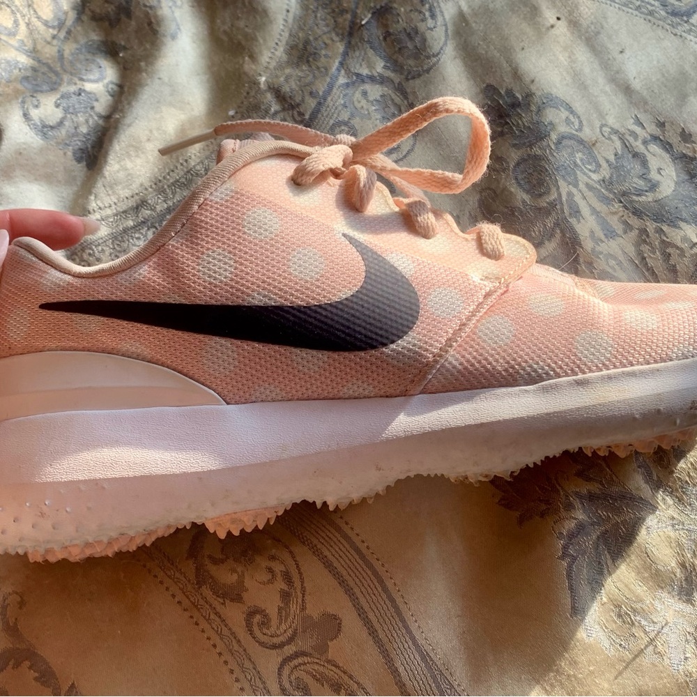 Nike Women's Peach and White Golf Sneaker